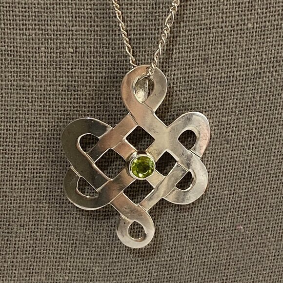 Gordian Peridot and Sterling Silver Pendant and Necklace 13" Total - Picture 1 of 6